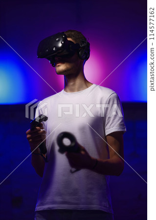 The player plays the game using virtual reality. Neon style. The player plays the game using virtual reality. Neon style. 114577162