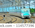 A Shinkansen train passing through Nasushiobara Station at high speed 114577396