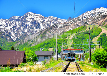 從信濃森上站附近從五龍山到唐松山的景色（長野縣白馬村）[2024年5月] 114577854