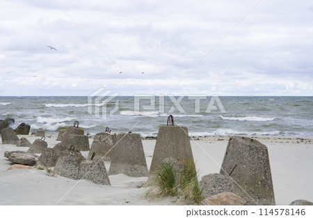 Storm on Baltic Sea. Breakwaters. Tetrapods. Baltiysk 114578146