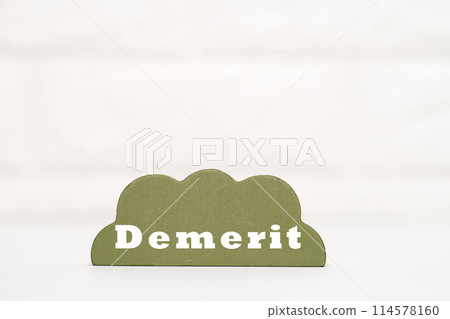 A grass ornament and the word "demerit" 114578160