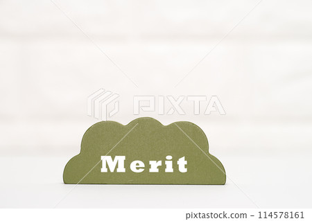 A grass ornament and the word "merit" 114578161