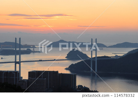長崎的海被夕陽染紅 114578332