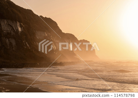 刑部岬和屏風浦的黎明 114578798