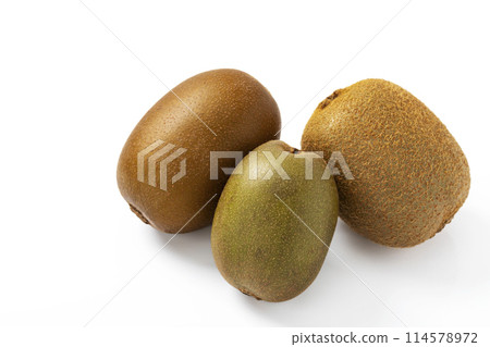 Three kinds of kiwi fruit on white background_green_gold_ruby red Three kinds of kiwi fruit on white background_green_gold_ruby red 114578972