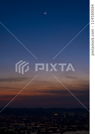 [Toyama Prefecture] Night view from Sankyomura Observation Plaza, crescent moon night (May) 114580084