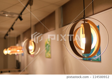 時尚的辦公室照明 114580912