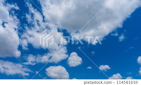 流動在藍天的白色雲彩 114581010