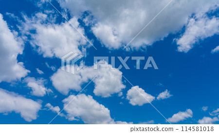 流動在藍天的白色雲彩 114581018