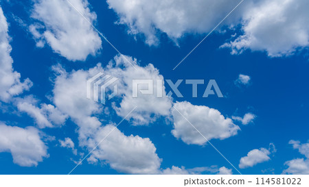 流動在藍天的白色雲彩 114581022