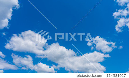 White clouds flowing in the blue sky White clouds flowing in the blue sky 114581027