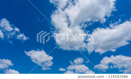 流動在藍天的白色雲彩 114581066