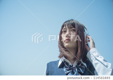 耳機和女生 114581693