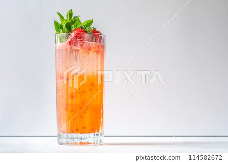 Glass of Courtside cocktail Glass of Courtside cocktail 114582672