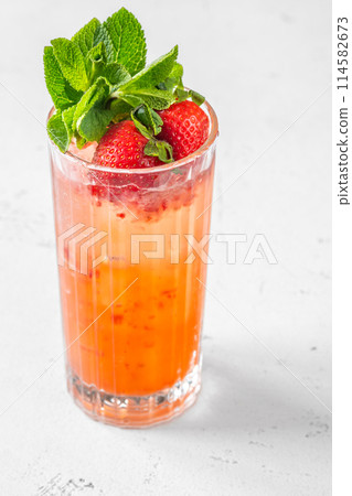 Glass of Courtside cocktail Glass of Courtside cocktail 114582673