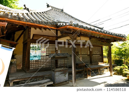 [Kameoka City: Nembutsudo Hall of Anaoji Temple, the 21st temple of the Saigoku Kannon Pilgrimage] 114586518