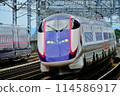 A Shinkansen train passing through Nasushiobara Station at high speed 114586917
