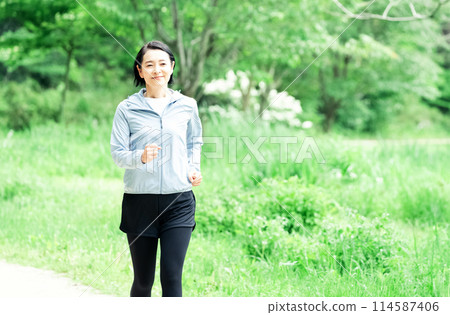 慢跑的女人 114587406