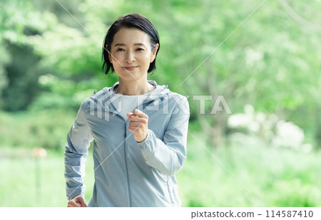 慢跑的女人 114587410