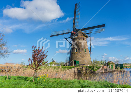 Kinderdijk-Elshout windmill network, Netherlands, World Heritage Site Kinderdijk-Elshout windmill network, Netherlands, World Heritage Site 114587644