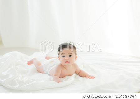 Baby wrapped in white cloth 114587764