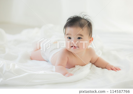 裹著白布的嬰兒 裹著白布的嬰兒 114587766