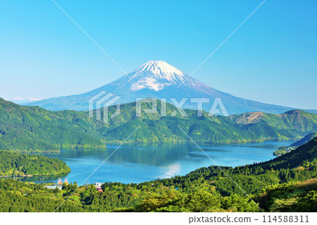 初夏的藍天,箱根和富士山的全景 初夏的藍天,箱根和富士山的全景 114588311