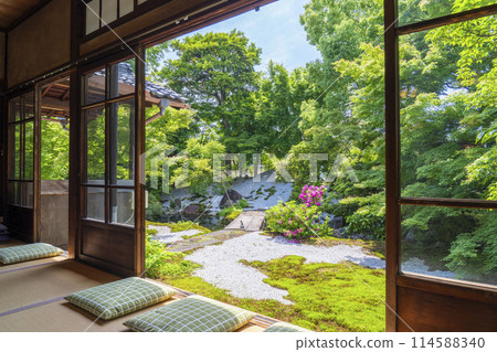 鮮綠的京都臨濟宗興勝寺（織部寺）北城庭園 114588340