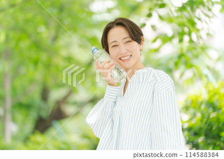 A woman relaxing in the fresh greenery 114588384