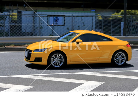 黃色跑車圖像 114588470