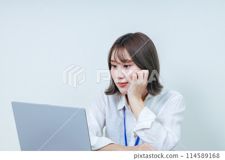 Young female employee having an online meeting Young female employee having an online meeting 114589168