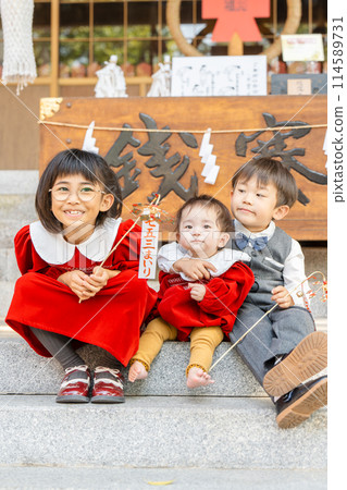 Shichigosan Shrine Girl 114589731