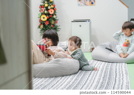 姊妹年齡相差較大，姊姊和妹妹 114590044