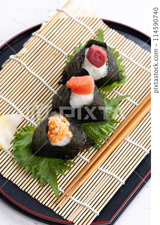 Onigiri rice ball 114590740