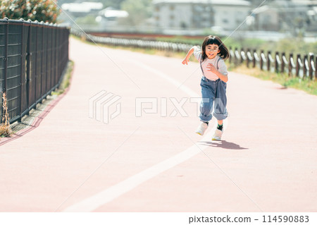 Children playing friends Children playing friends 114590883