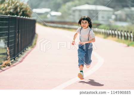 Children playing friends Children playing friends 114590885