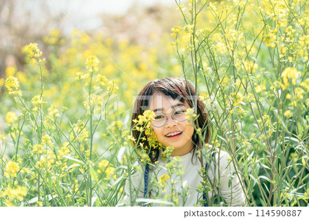 Children playing friends 114590887