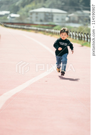 Children playing friends Children playing friends 114590907