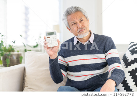 Senior male calculator think Senior male calculator think 114592778