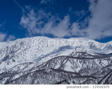 長野縣白馬村，仲冬時節的北阿爾卑斯山，雲霧繚繞 114592970