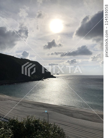 Light reflected to the sea 114593058