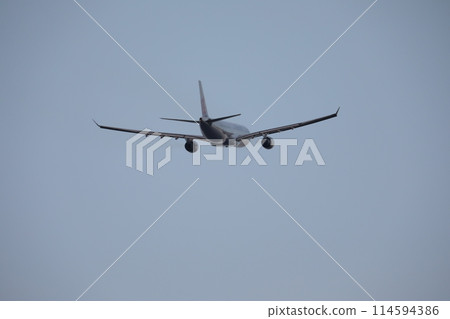 airliner airliner 114594386