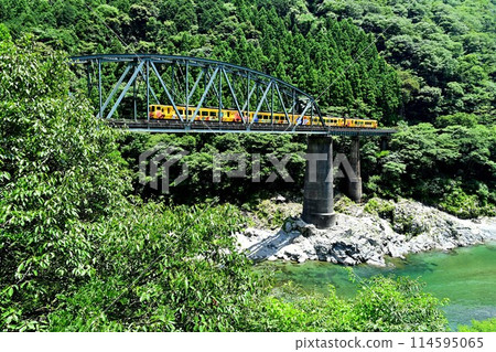 吉野川二橋與觀光列車 吉野川二橋與觀光列車 114595065