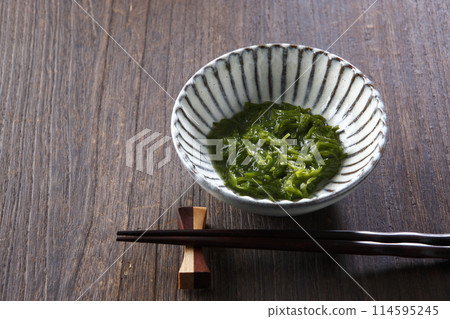 Mekabu (wheat flour pods) served in a small bowl, no sauce Mekabu (wheat flour pods) served in a small bowl, no sauce 114595245