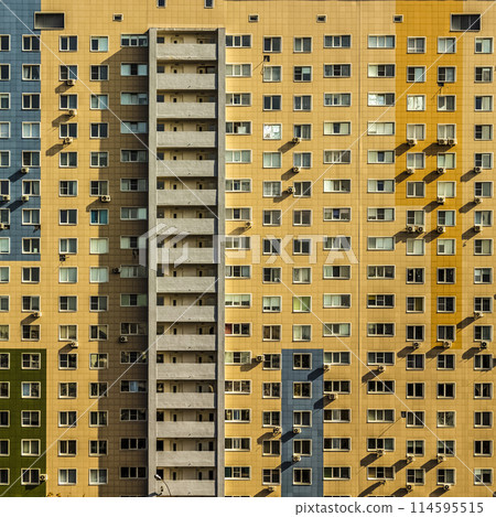 Modern high-rise buildings 114595515