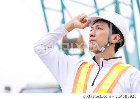 Workers working at a construction site Workers working at a construction site 114595925