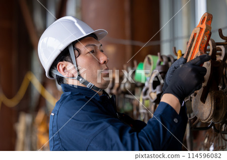 Workers working at a construction site Workers working at a construction site 114596082