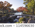 Kenrokuen Garden: Autumn leaves, Kishin lanterns and the Rainbow Bridge 114596630