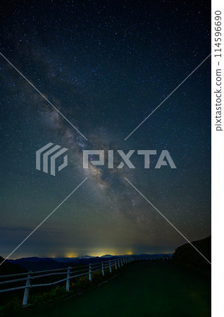 夜路銀河閃耀，山外景色 114596690