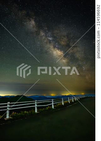 夜路銀河閃耀，山外景色 114596692